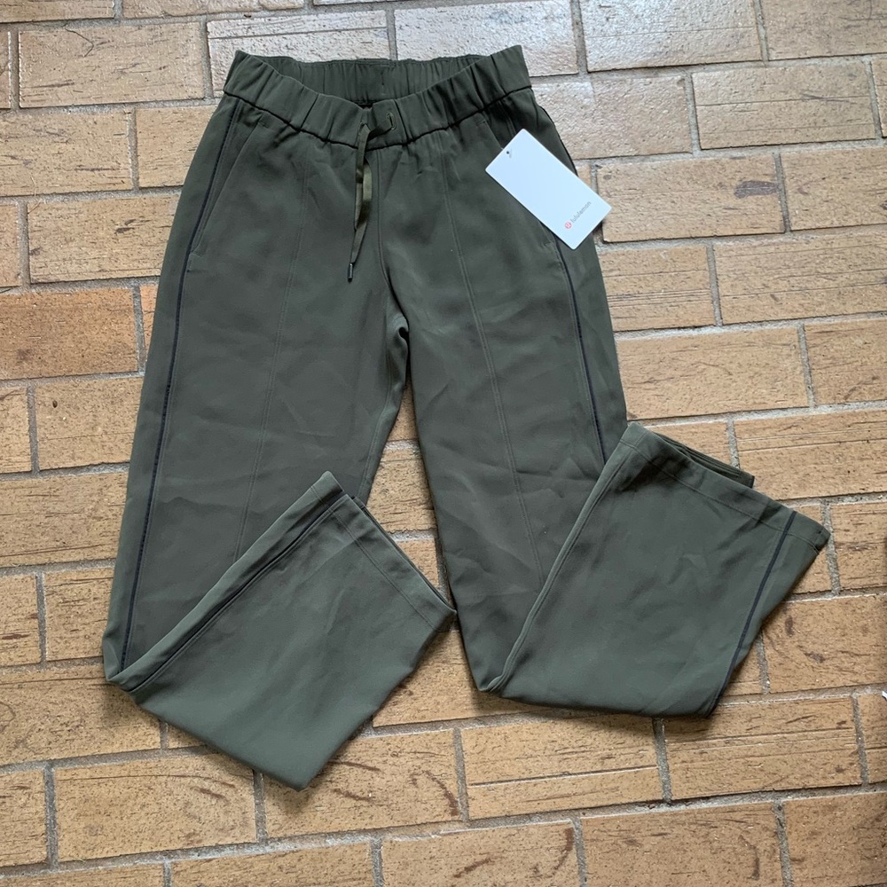 NWT Lululemon On The Right Track Pants size 4